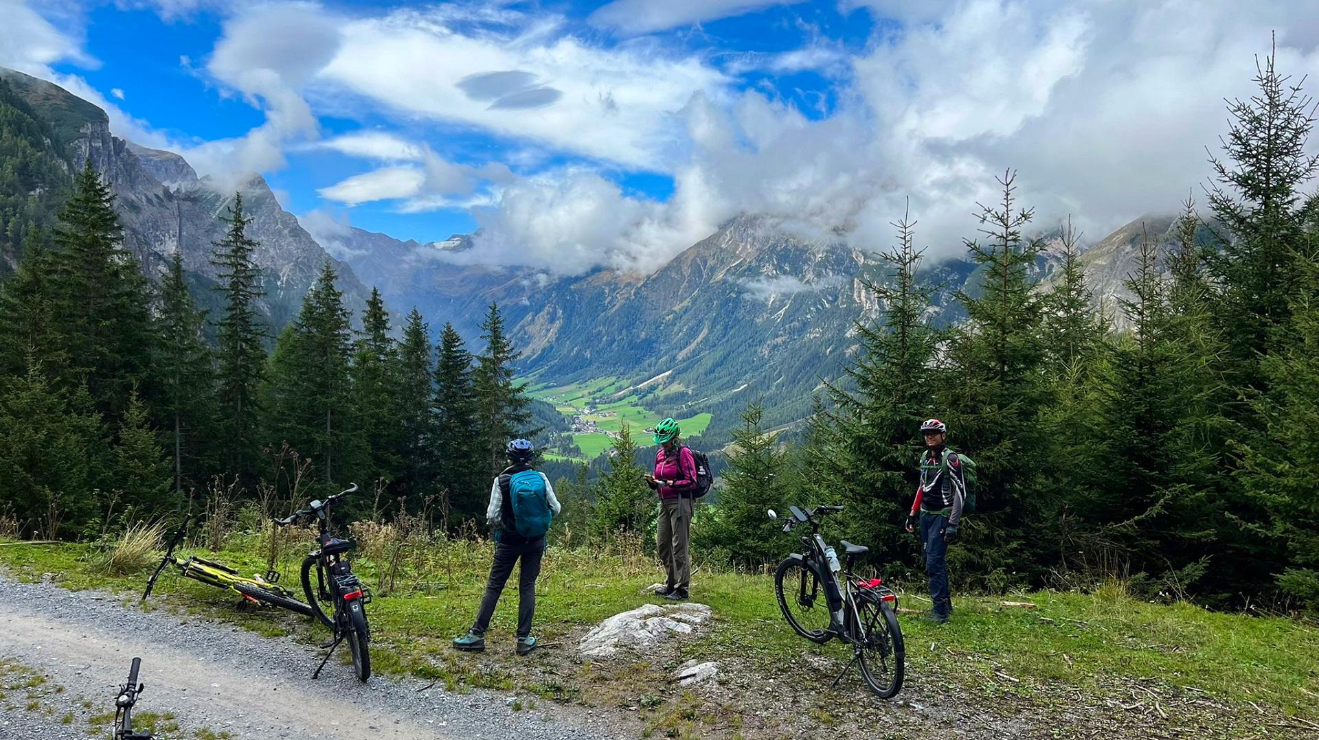 E-Bike und Hike mit Wanderführer des Almi's Berghotel im Wipptal in Tirol