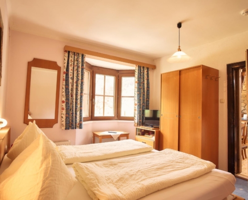 Doppelzimmer in Adlernest-Suite im Almii's Berghotel, Wipptal, Tirol