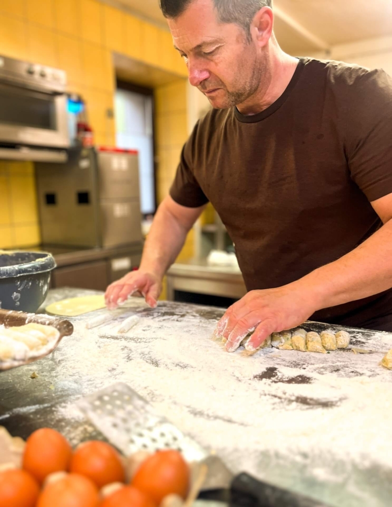 Zubereitung der Graukas-Nudeln mit Leidenschaft von Seppi Almberger